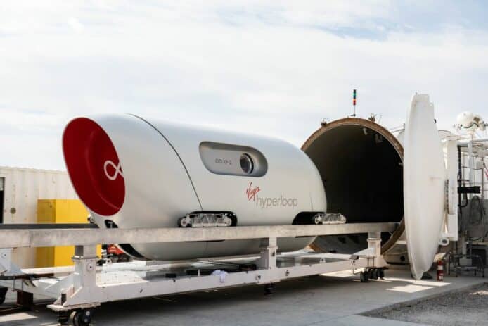 Virgin Hyperloop 首次載人測試成功　計劃 2030 年前投入服務