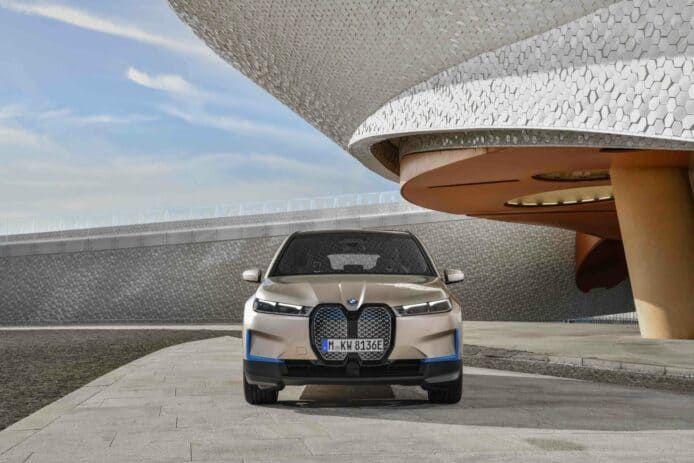 BMW 旗艦純電動車 iX　600 公里續航力 + 第五代 eDrive 技術