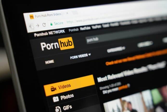 Pornhub 下架逾 1000 萬條影片　不再接受身分未認證用戶上傳