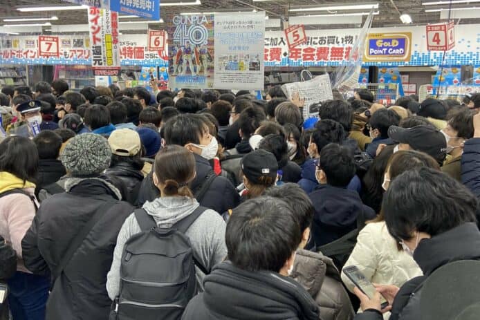 PS5 日本繼續供不應求　秋葉原搶購亂象橫生一拍兩散