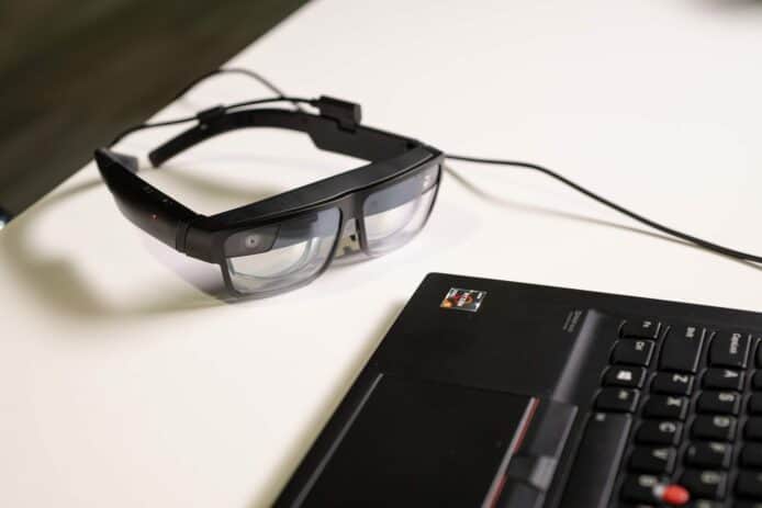 聯想推出新款 AR 眼鏡　可以同時顯示 5 個螢幕