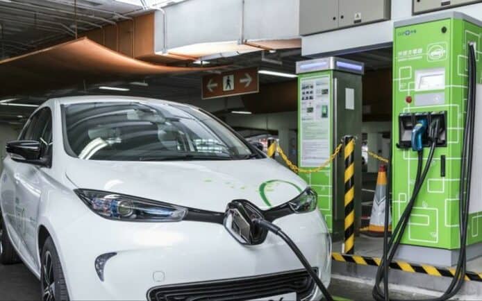 政府擬2040停售燃油車   業界指政府將興建電動車充電站