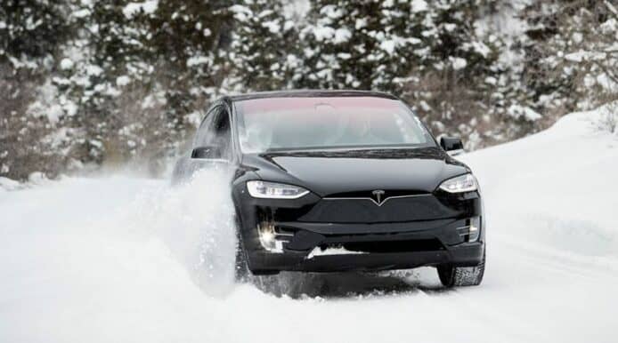 零下 17 度靠 Tesla 電動車取暖    美國一家四口撐過大停電嚴寒夜
