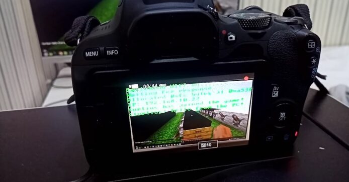 神人激改Canon EOS 200D　變身 Minecraft 伺服器