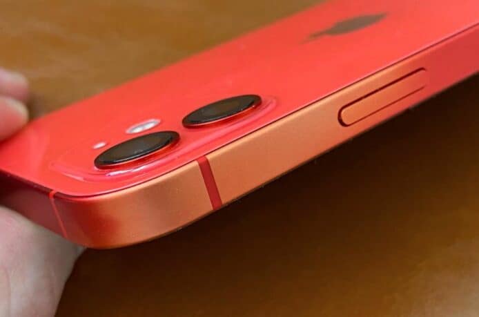 iPhone 邊框甩色紅變橙    或因塗料設計問題和陽光照射所致