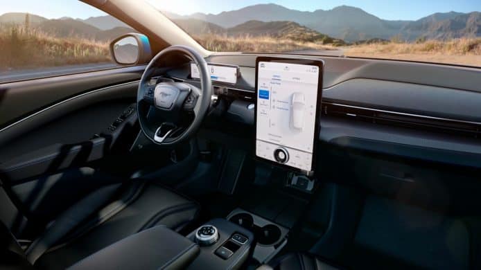 Ford 申請技術專利   戶外廣告強制於汽車中控屏幕顯示