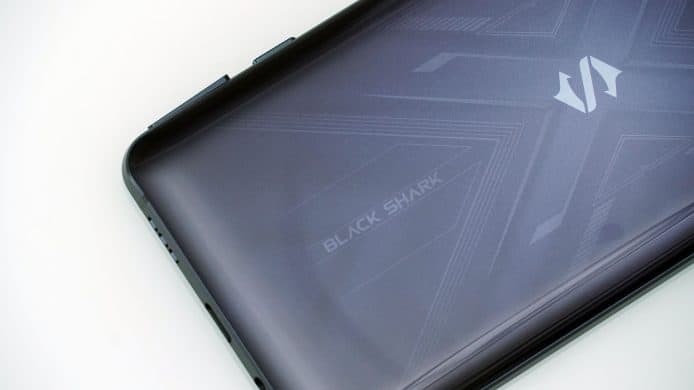 【評測】黑鯊 4 電競手機　外形 手感 打機 屏幕 效能 開箱測試
