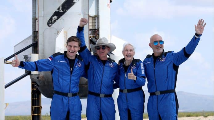 Blue Origin民間太空旅行首航成功    Jeff Bezos上太空歷時10分19秒