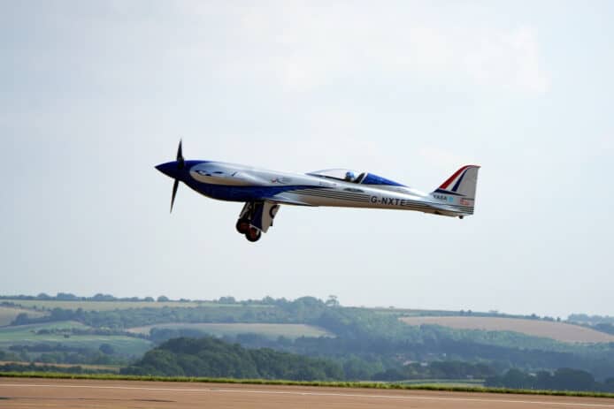 勞斯萊斯測試電動飛機   首航 15 分鐘成功