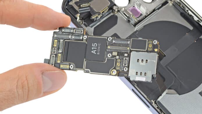 iPhone 13 產量驟減一成   疑與晶片供應不足有關