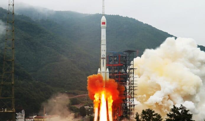 中國發射軍用衛星     驗證「空間碎片減緩技術」