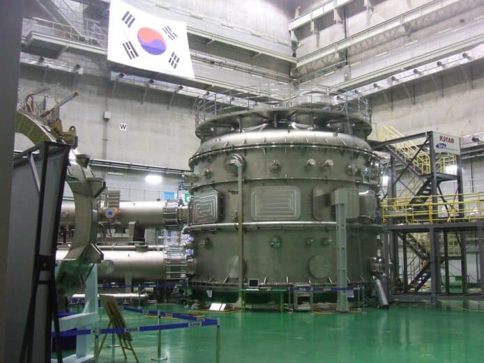 韓國「人造太陽」運行時間破紀錄　攝氏 1 億度連續運行 30 秒