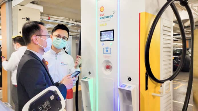 Shell 全港首個電動車充電站啟用    擬2022年首季油站提供充電設施