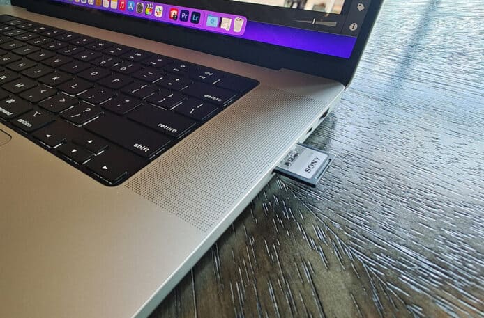 MacBook Pro SD 卡插槽出問題  Apple 將推更新修正
