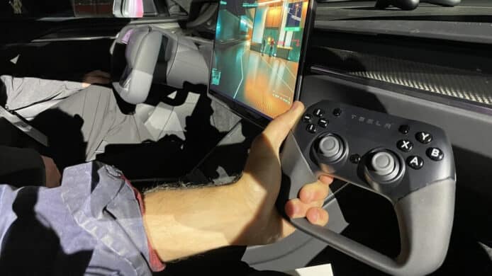 配合車載系統遊戲功能   Tesla 高層確認將推出遊戲手掣