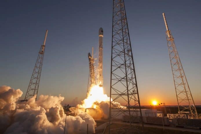 SpaceX 火箭 3 月撞向月球　結束 7 年飄浮生涯