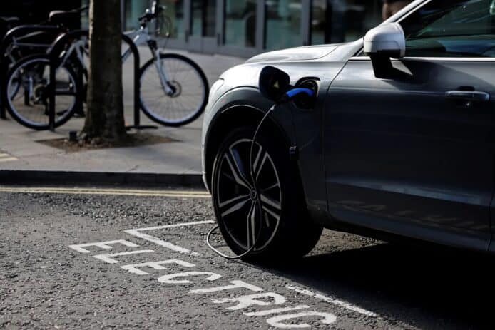 英國新車平均排放創新低　電動車普及路途仍遠