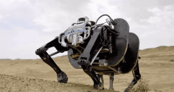 中國製世上最大四足軍事機械人 可於山區沙漠行走 + 地面偵察