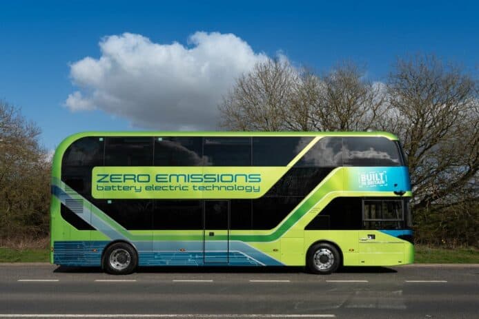 ADL 電動雙層巴士英國首行  充電一次可整天運行