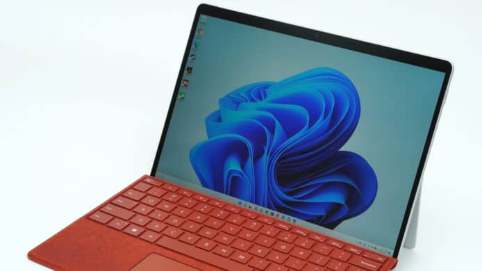 【評測】Microsoft Surface Pro 8 　 開箱測試 外形 手感 屏幕 觸控筆 效能