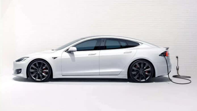 流動充電連接器使用量極低   Tesla 宣佈停止向新車提供