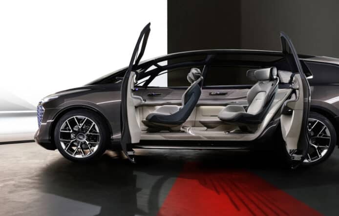 Audi urbansphere 全自駕概念車   獨立旋轉座位 + 流動私人影院