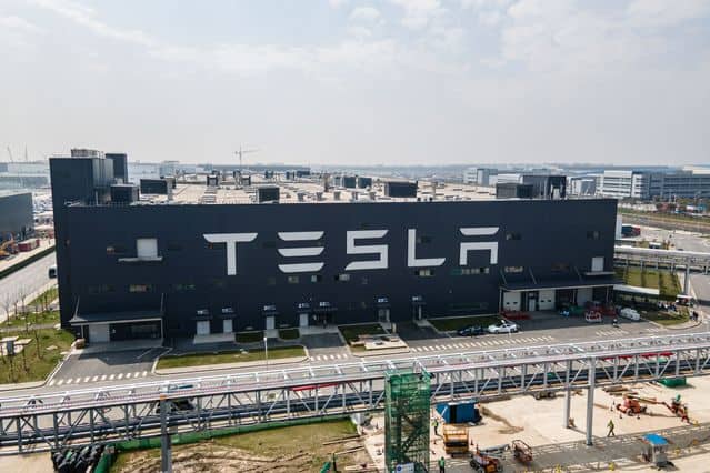 上海 Tesla 「閉環式生產」復工    員工日做 12 小時「以公司為家」