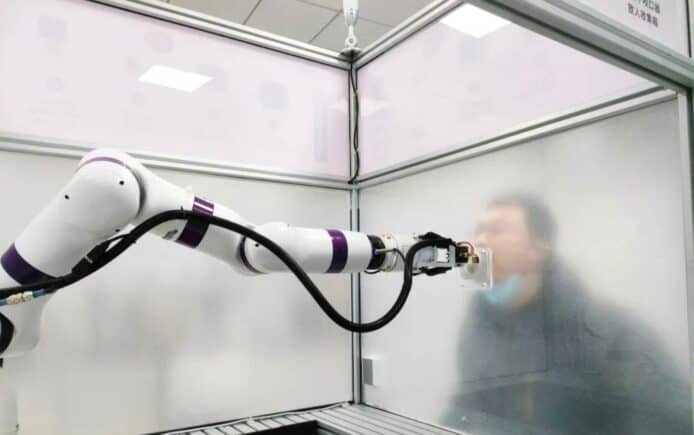 中國咽喉拭子機械人     42 秒完成自助採樣