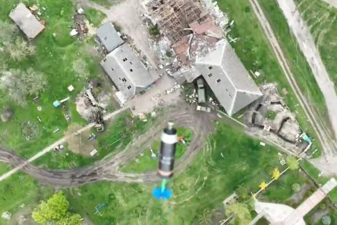 烏克蘭民眾利用 3D 打印   以航拍機投擲改裝榴彈空襲俄軍