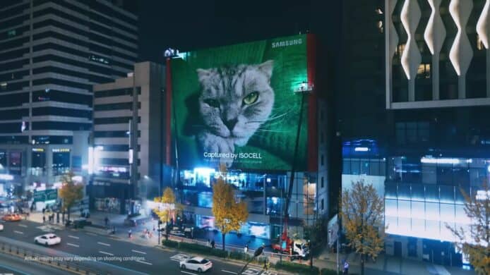Samsung 展示 200MP 感光元件   拍攝大廈幕牆貓咪海報