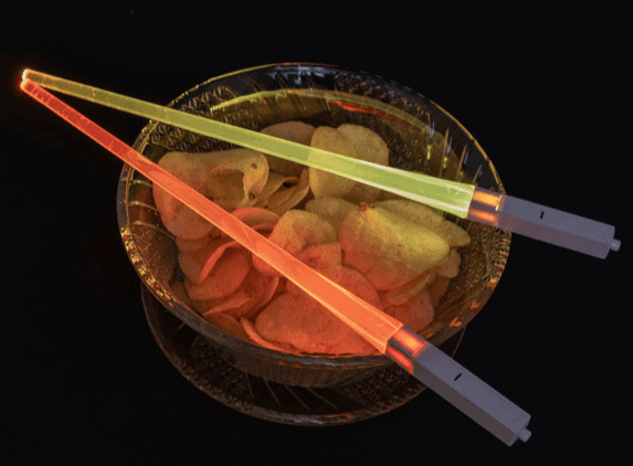 日本 RGB 發光電競筷子 自由轉換九種顏色配合用餐