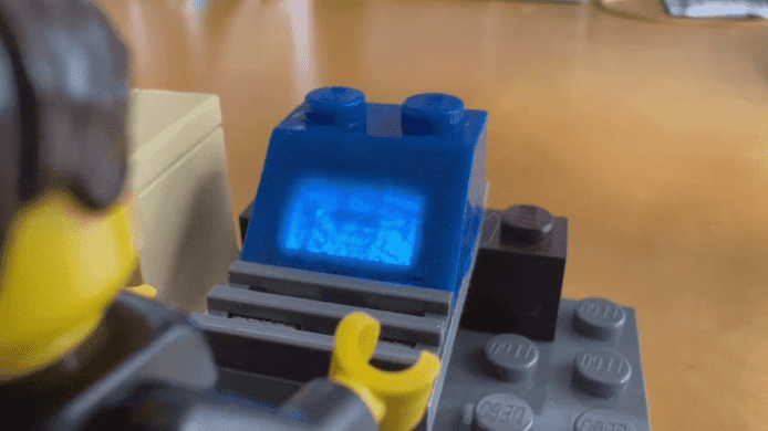 玩家自製 LEGO「電腦畫面」  可在小螢幕玩《Doom》