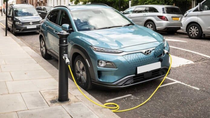 英國電力成本上漲   電動車快速充電費用 8 個月上漲逾兩成