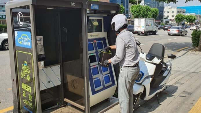 韓國首爾公共電話亭   改裝成電單車換電站