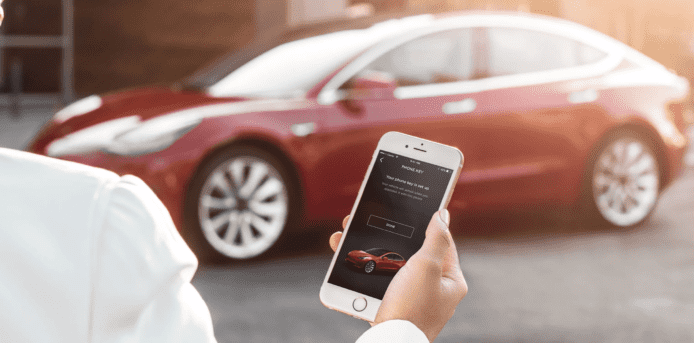 Tesla 擬採用 Apple AirPlay   改善車內音響播放質素