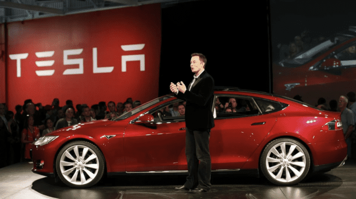 Elon Musk 直言 Tesla 車內瀏覽器垃圾    「比5年前的iPad感覺更差」