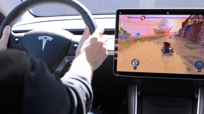 Tesla 車廂可玩 Steam 遊戲   Elon Musk 指 8 月或作公開展示