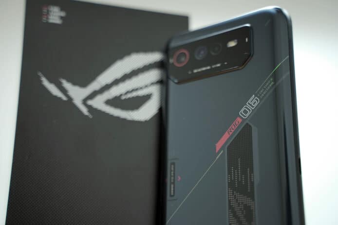 【評測】ROG Phone 6　現場開箱 測試 外形 手感 功能 配件