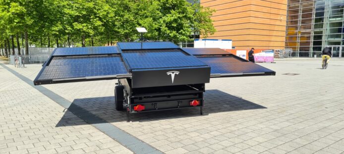 Tesla 車用太陽能「尿袋」   搭載 Starlink 衛星網路
