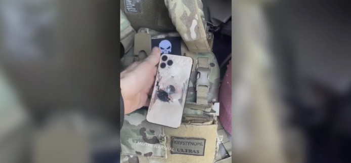 iPhone 13 Pro 為烏克蘭士兵擋子彈     子彈嵌入機身玻璃面板碎裂