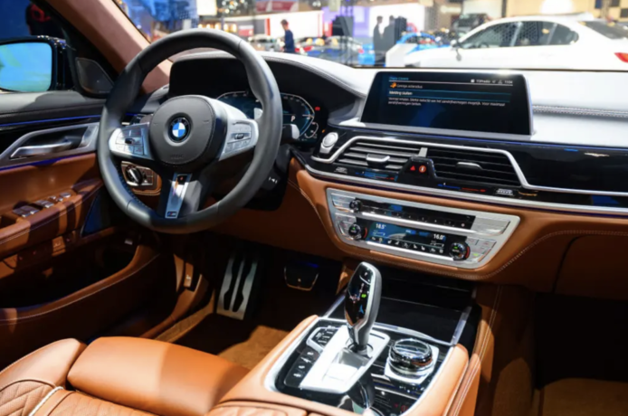 BMW 推訂閱收費計劃  新功能「座椅加熱」每月需＄18美元
