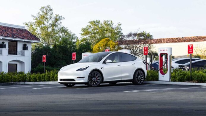 開放 Supercharger 讓公衆使用   德國政府指 Tesla 充電站涉違法經營