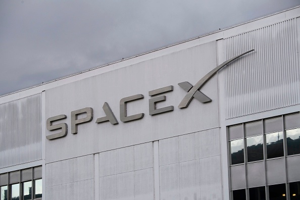 SpaceX 衛星可供美國手機使用    毋須另裝配件見到天空即可上網