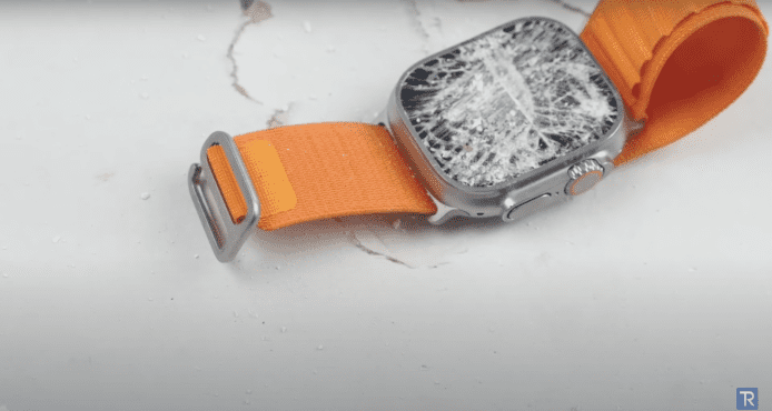 Apple Watch Ultra 硬到摔爆木檯     外媒：摔落測試表現出色