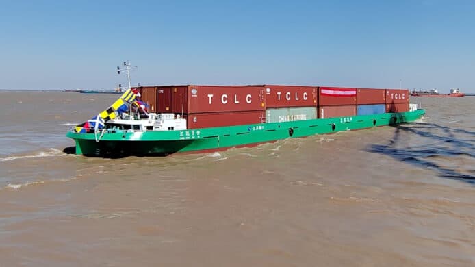 首艘純電內河貨櫃船    江蘇首航可續航 220 公里