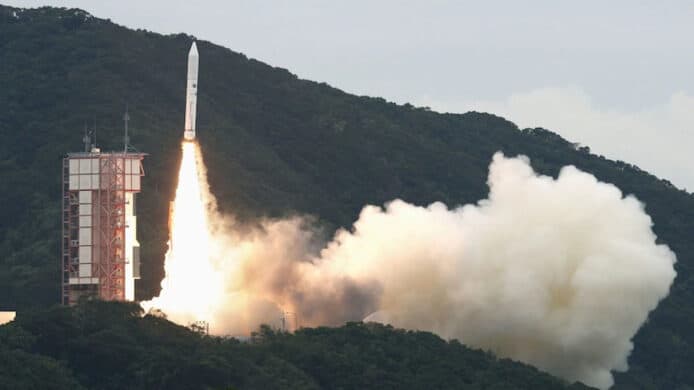 承載 8 枚人造衛星升空   日本 Epsilon 火箭發射失敗遙控摧毀