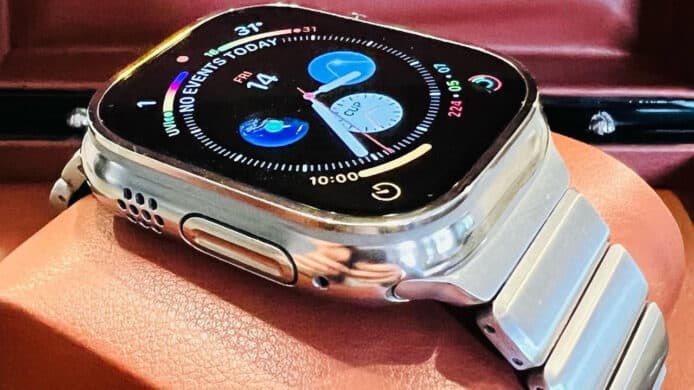 珠寶商專業拋光   反光鏡面 Apple Watch Ultra 索價 $11,800