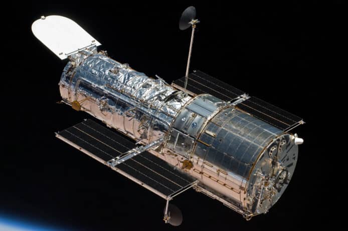 NASA 再與 SpaceX 合作　研究為哈勃太空望遠鏡調整軌道