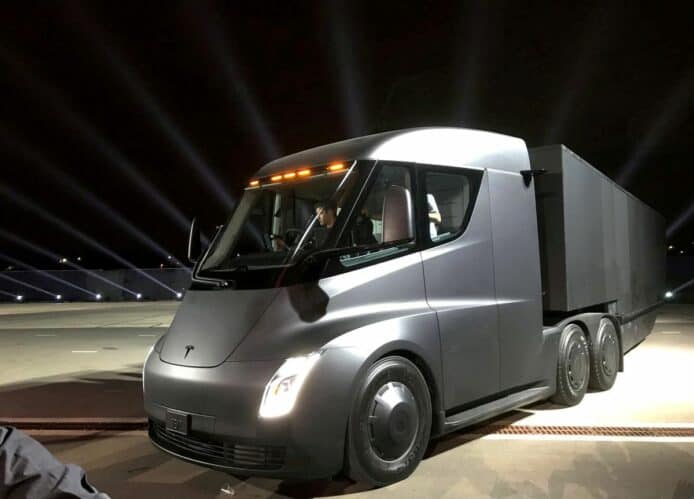Tesla Semi 貨車開始投入量產　12 月率先向百事出貨