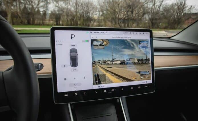 外媒消息：香港 Tesla 2022.40.1 去除播放車 CAM 錄影片段功能
